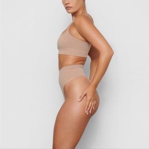 Skims Sculpting Mid Waist Thong SH-MWT-0198
